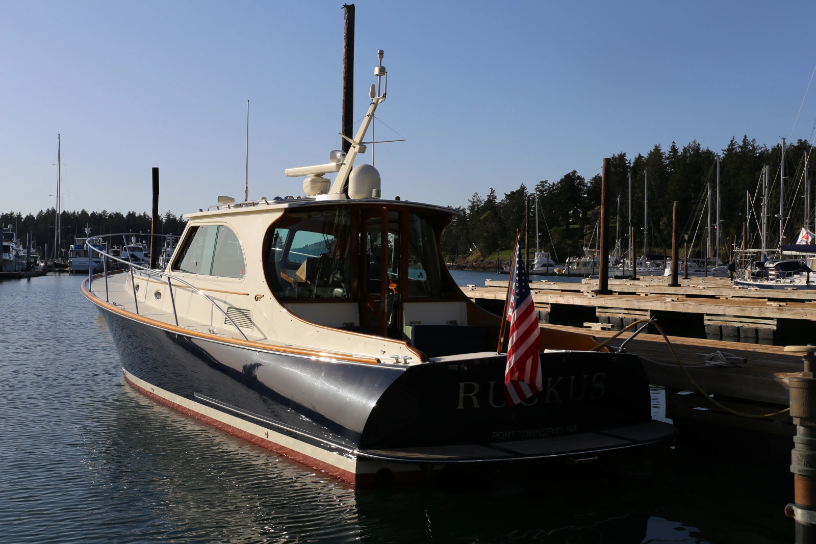 2009 Hinckley Talaria 44