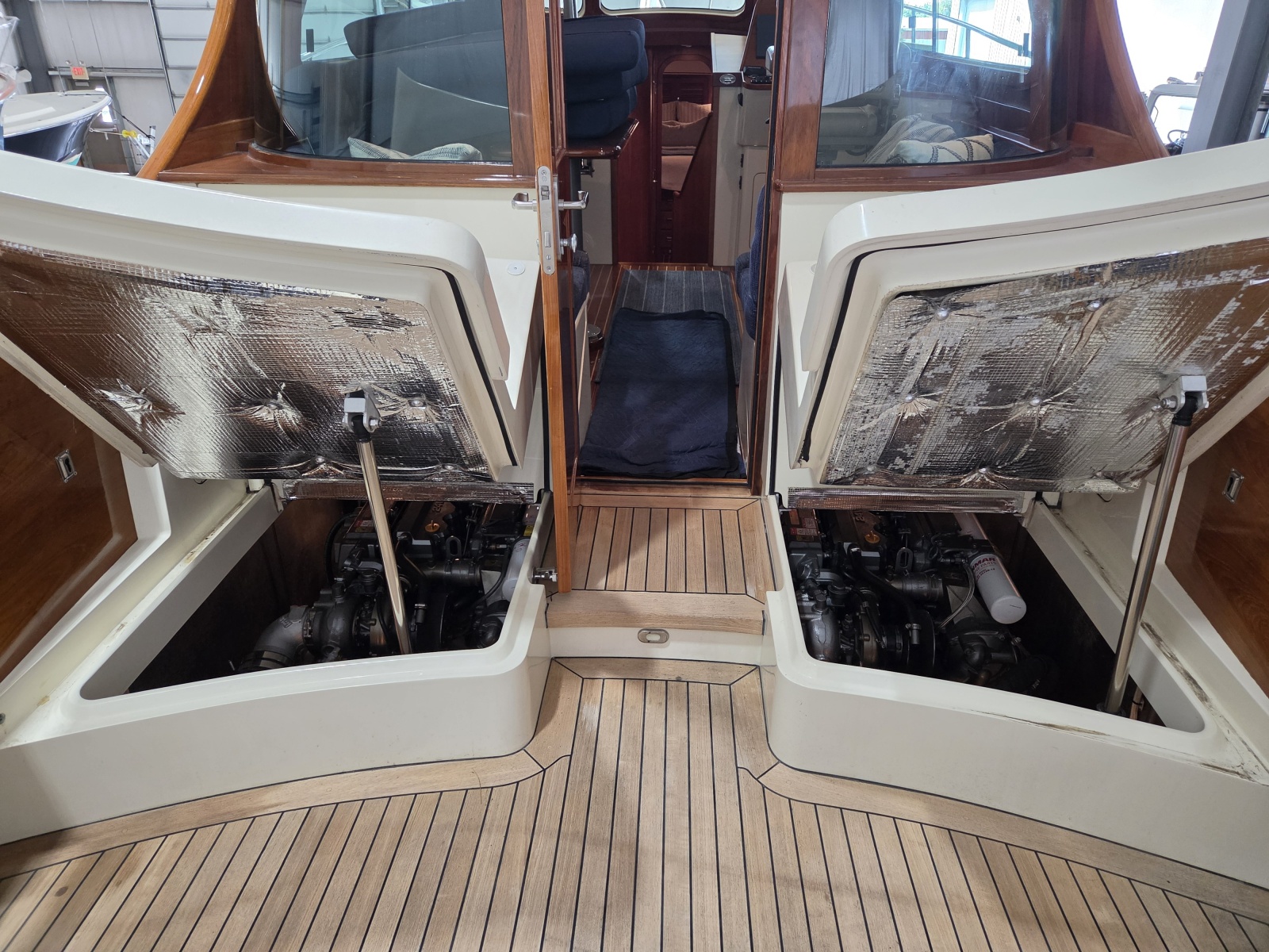 2009 Hinckley Talaria 44