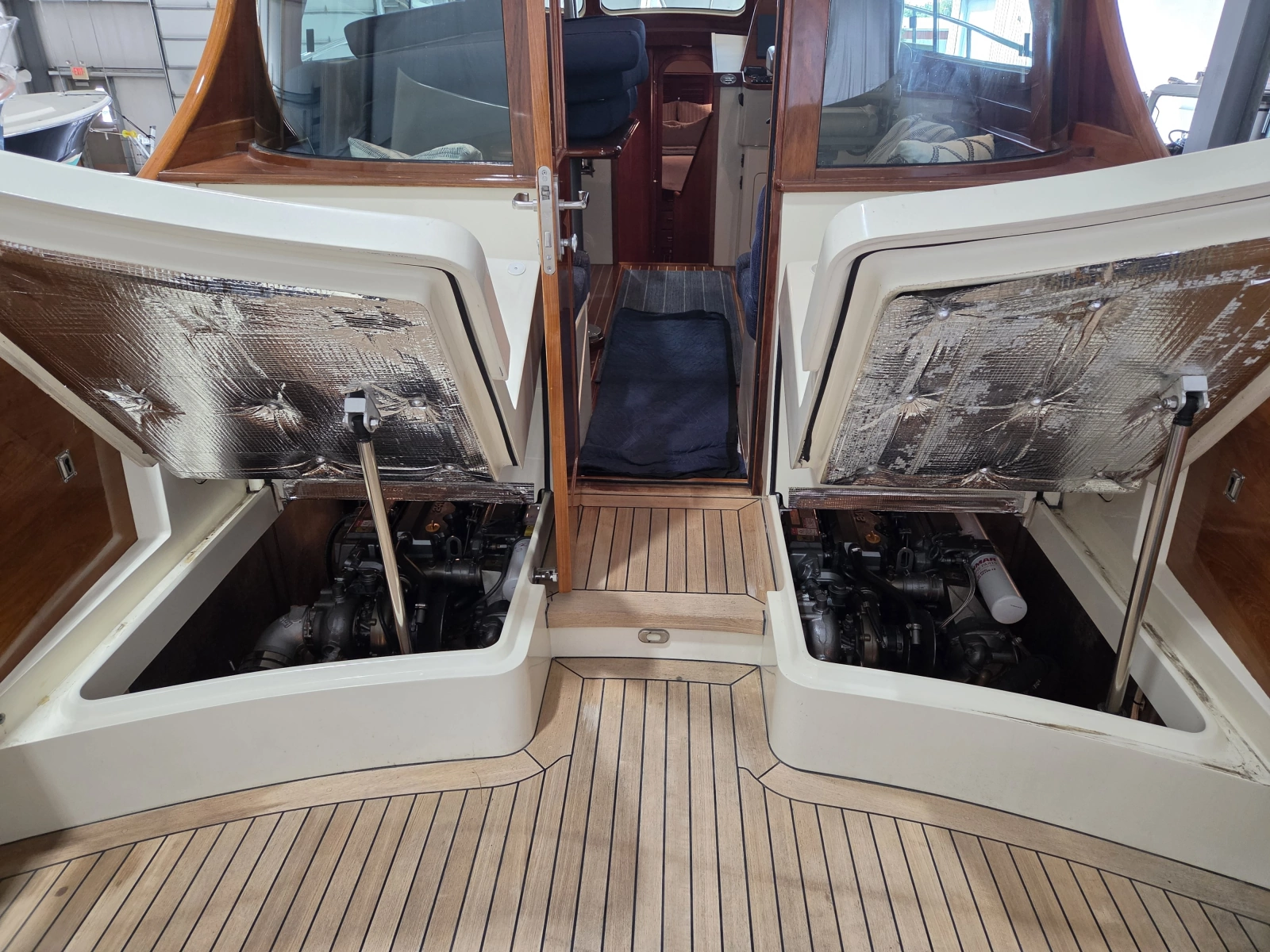 2009 Hinckley Talaria 44