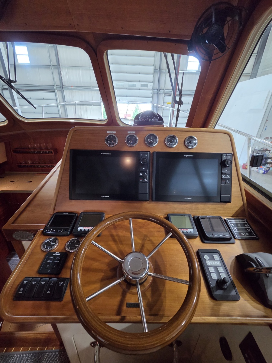 2009 Hinckley Talaria 44