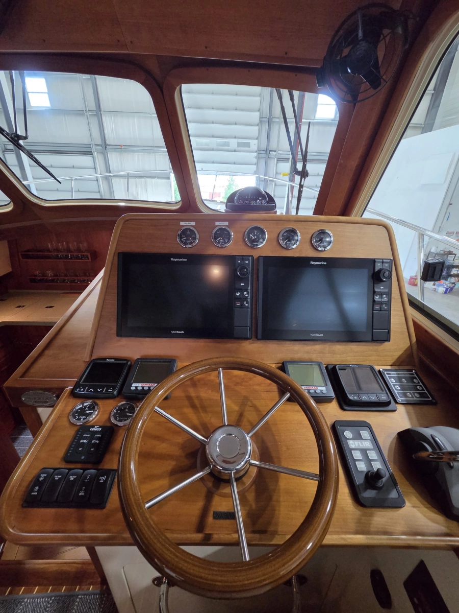 2009 Hinckley Talaria 44