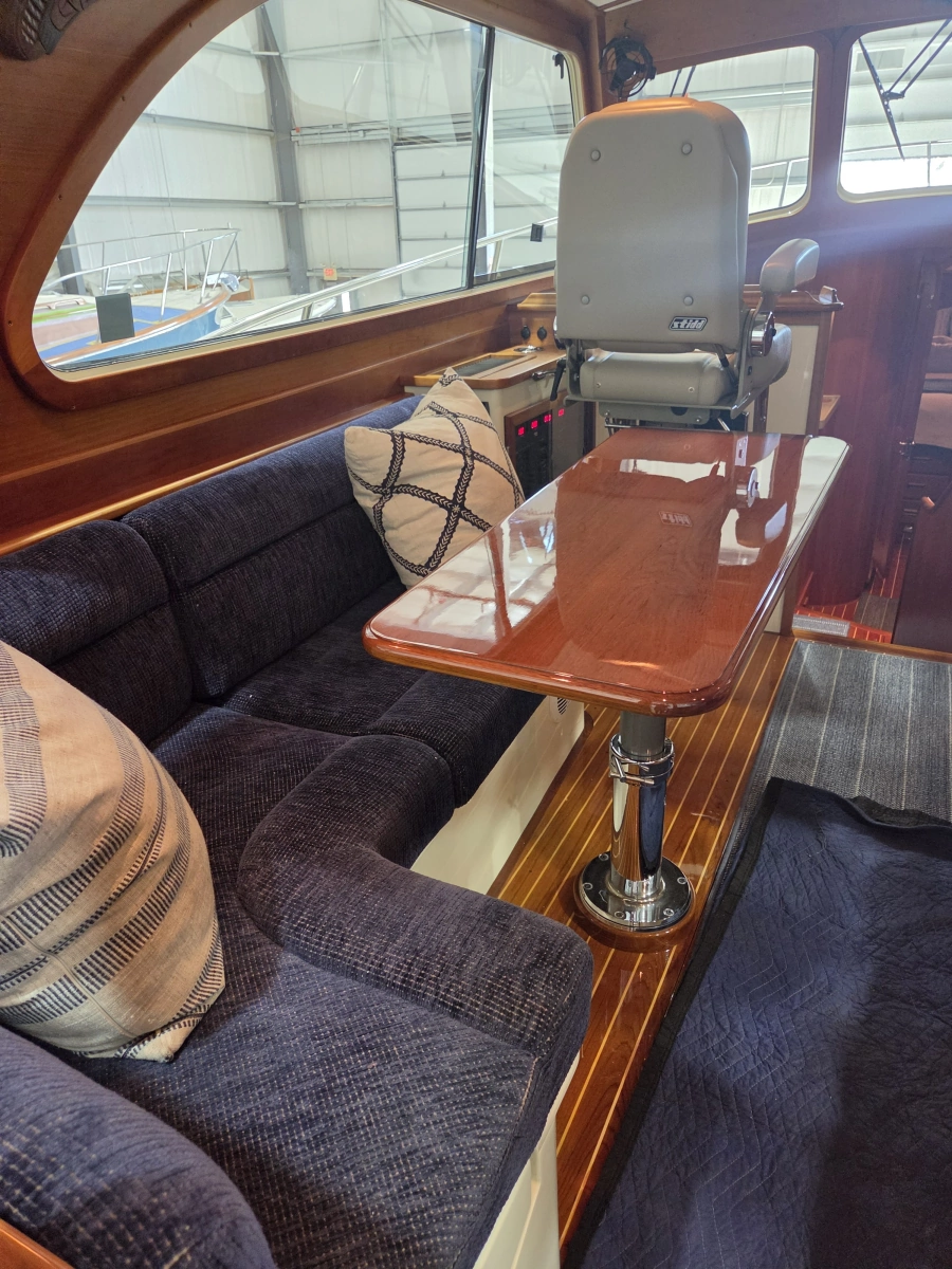 2009 Hinckley Talaria 44