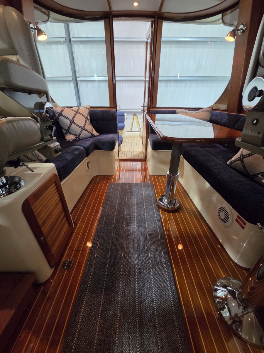 2009 Hinckley Talaria 44