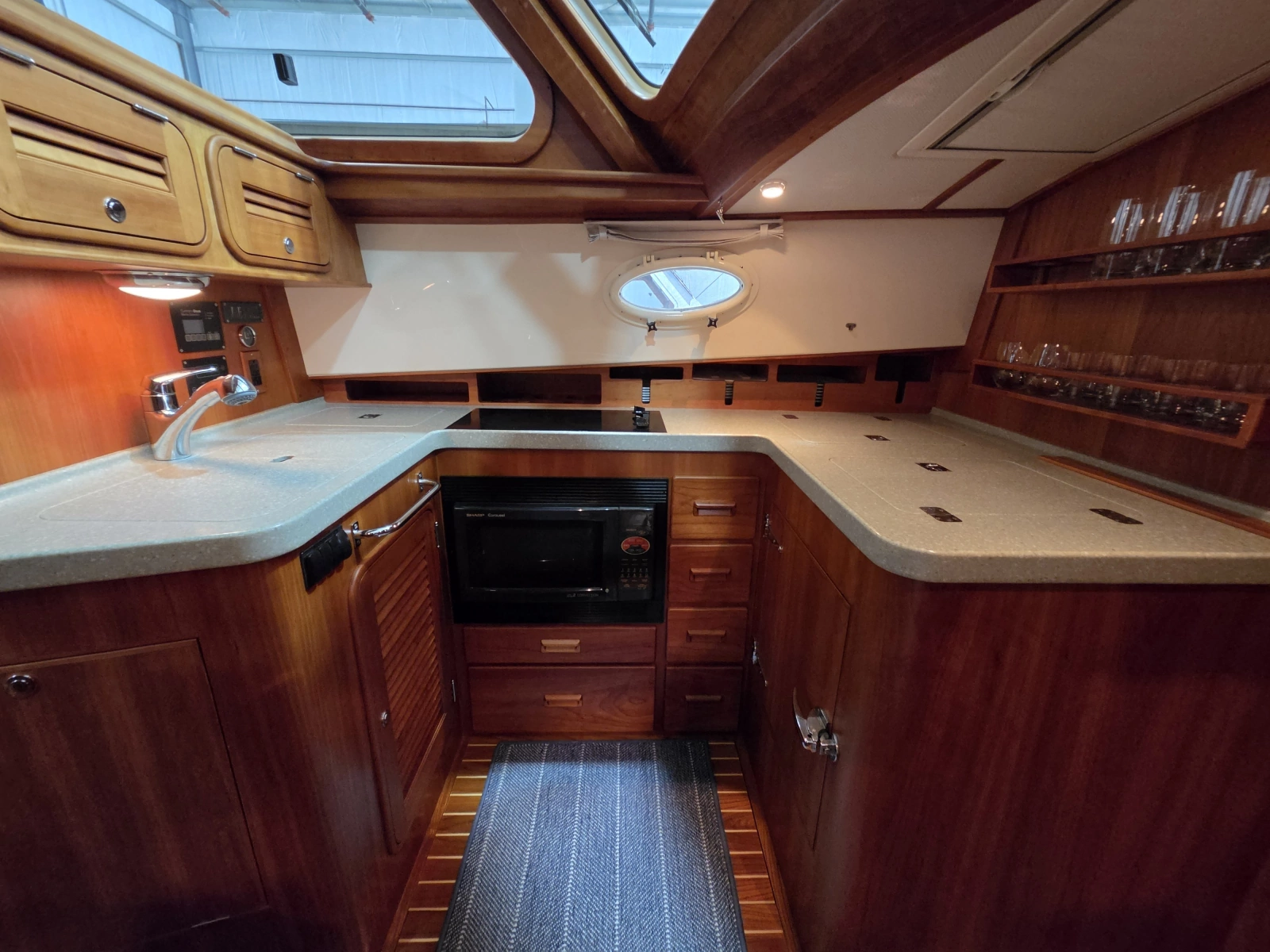2009 Hinckley Talaria 44