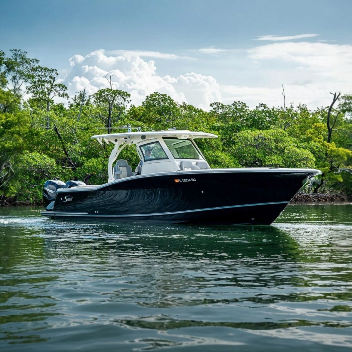 2021 Scout 330 LXF