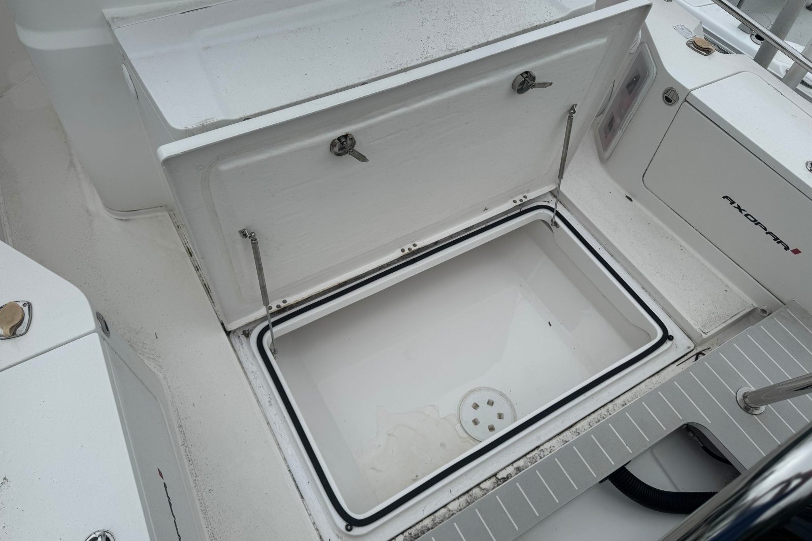 2020 Axopar 28 Cabin