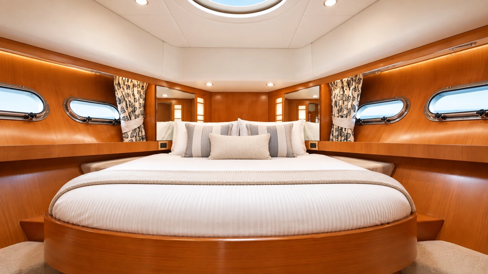 62ft Horizon Yacht For Sale