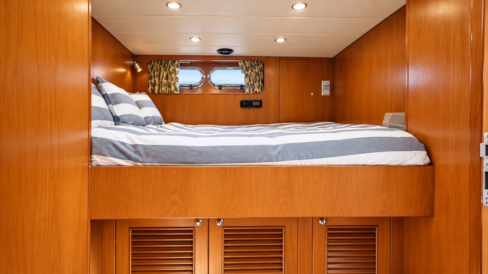 62ft Horizon Yacht For Sale