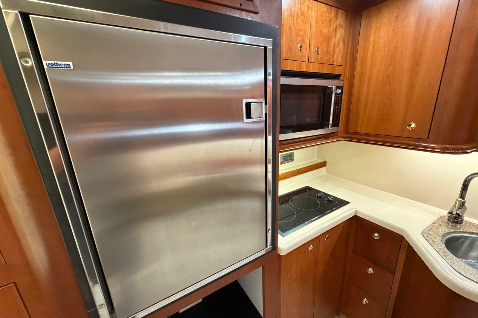 2001 Cruisers Yachts 3672 Express