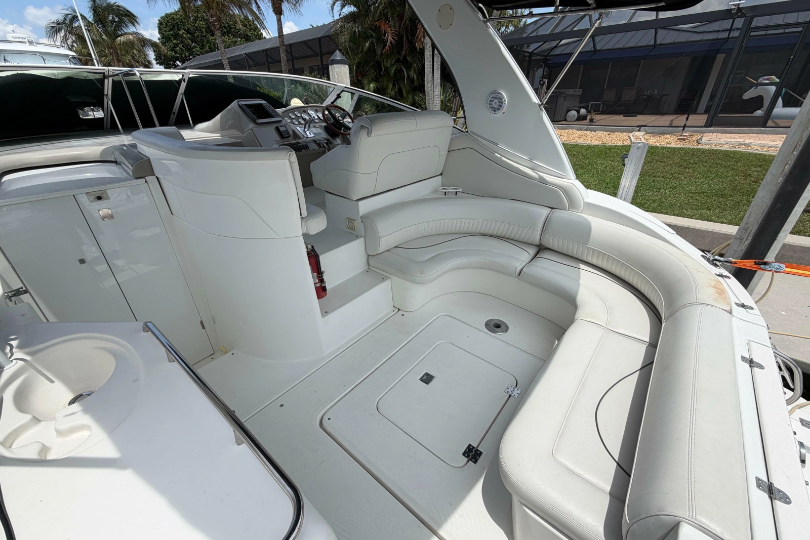 2001 Cruisers Yachts 3672 Express