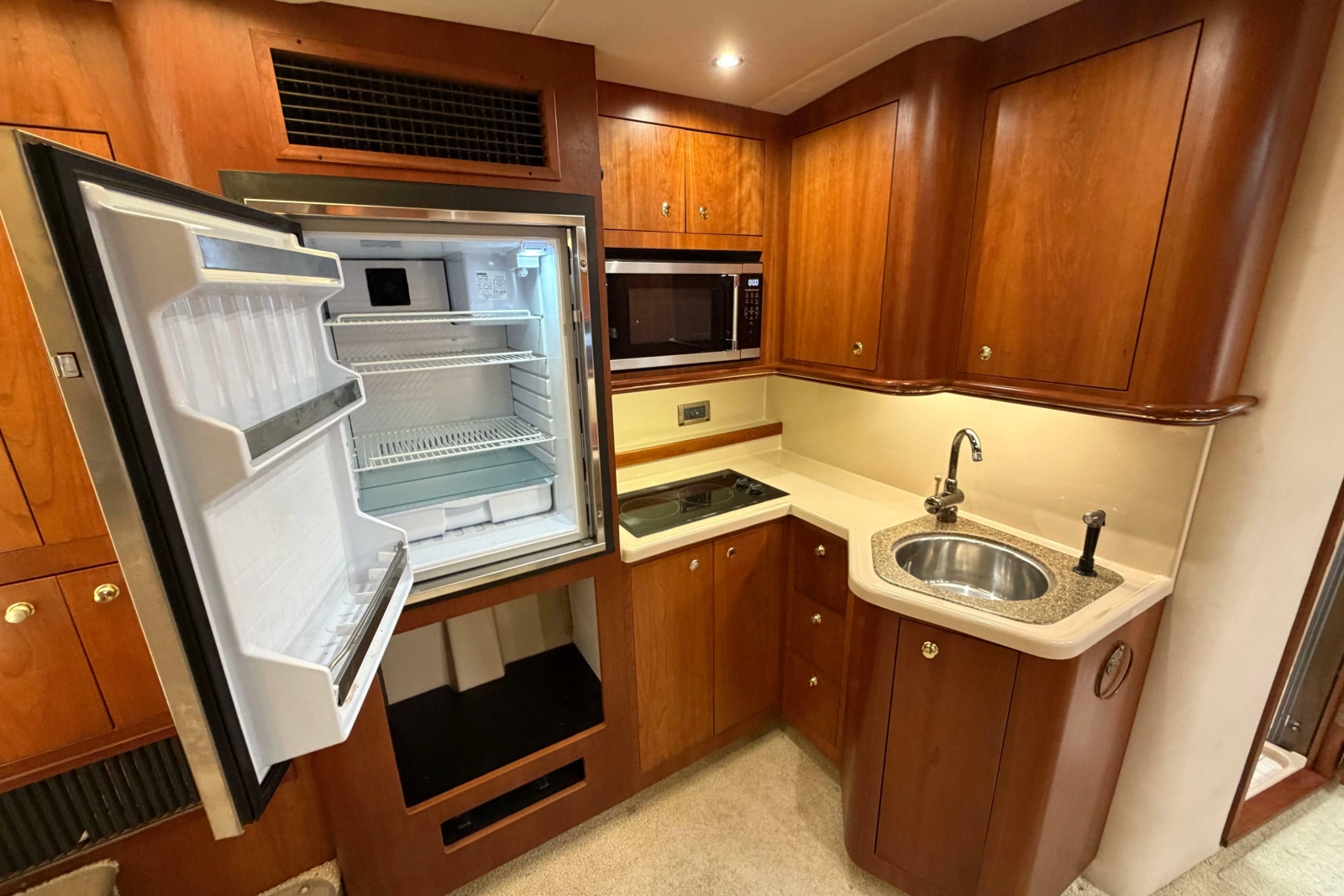 2001 Cruisers Yachts 3672 Express