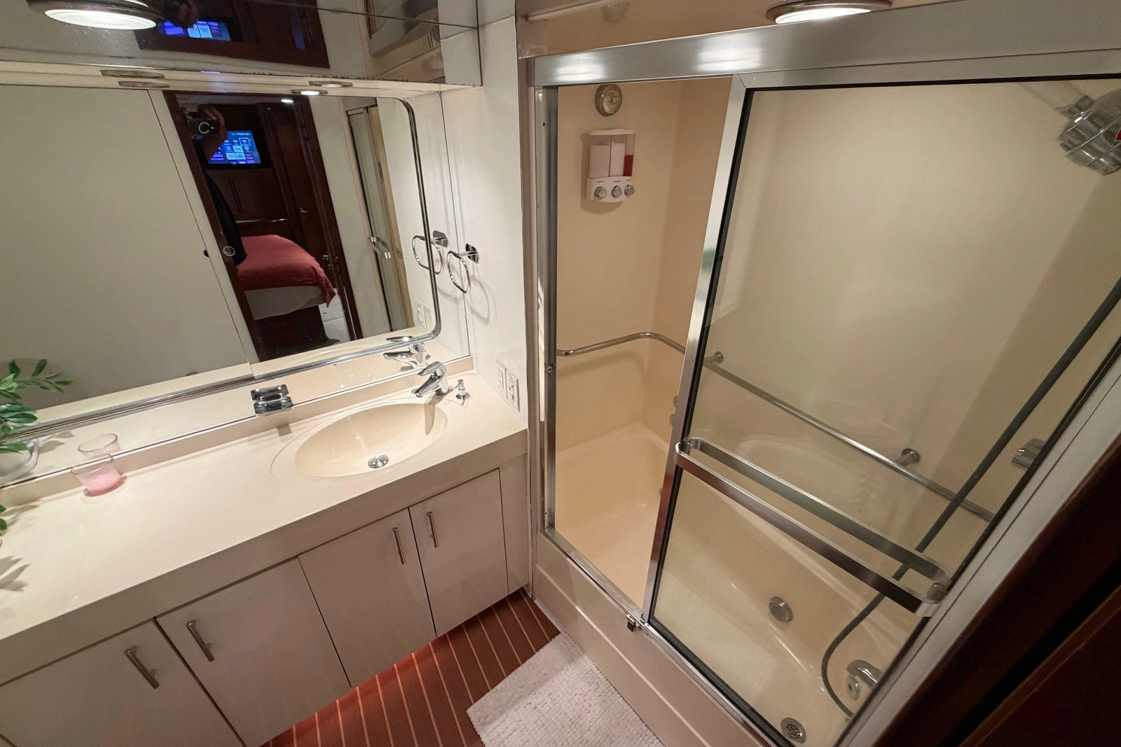 1991 Hatteras 70 Cockpit Motor Yacht