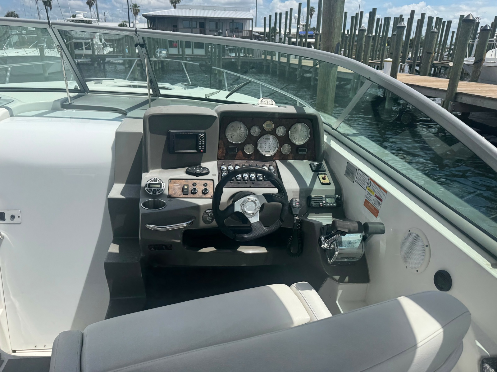 2013 Rinker 310 Express Cruiser
