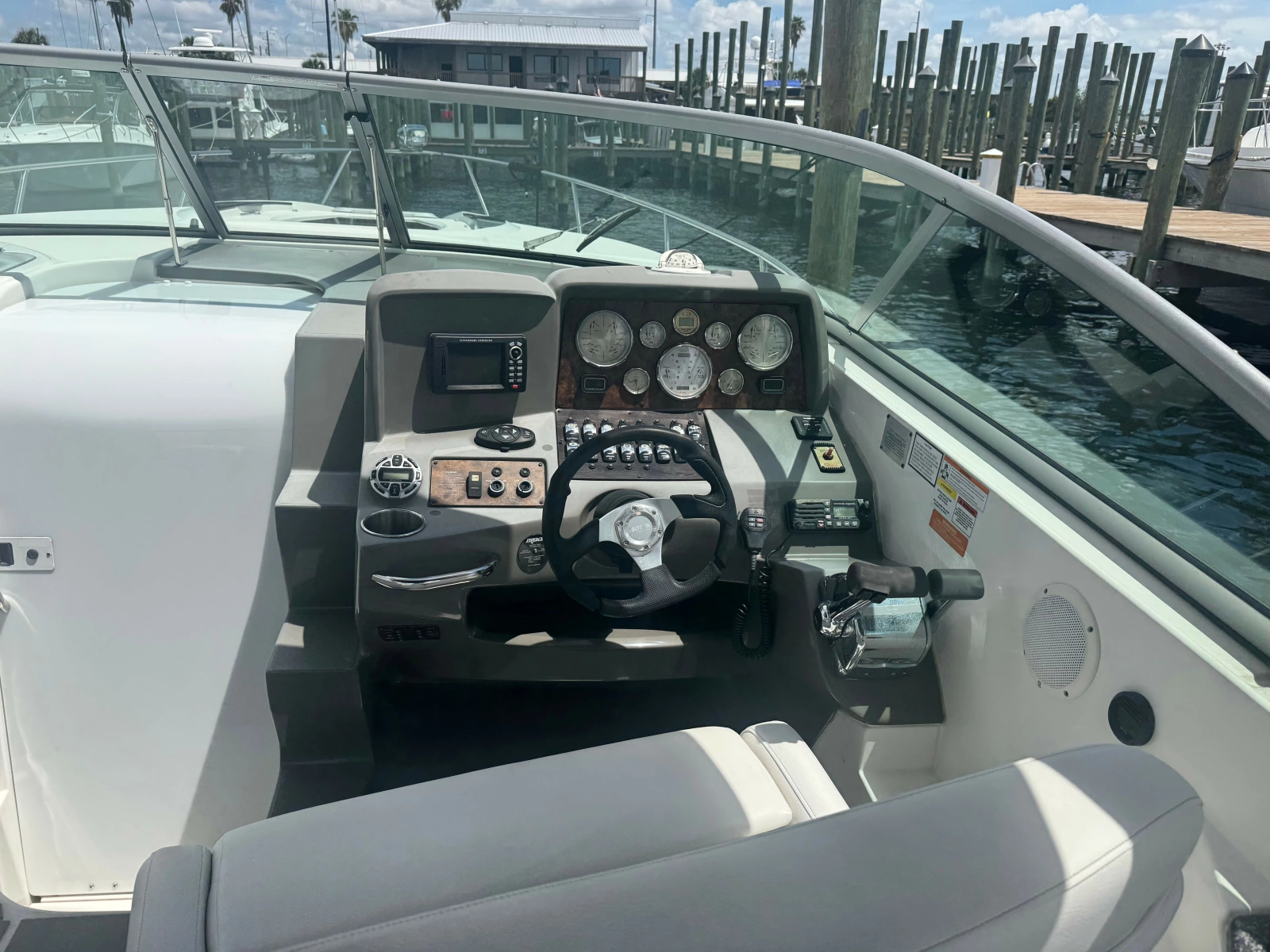 2013 Rinker 310 Express Cruiser