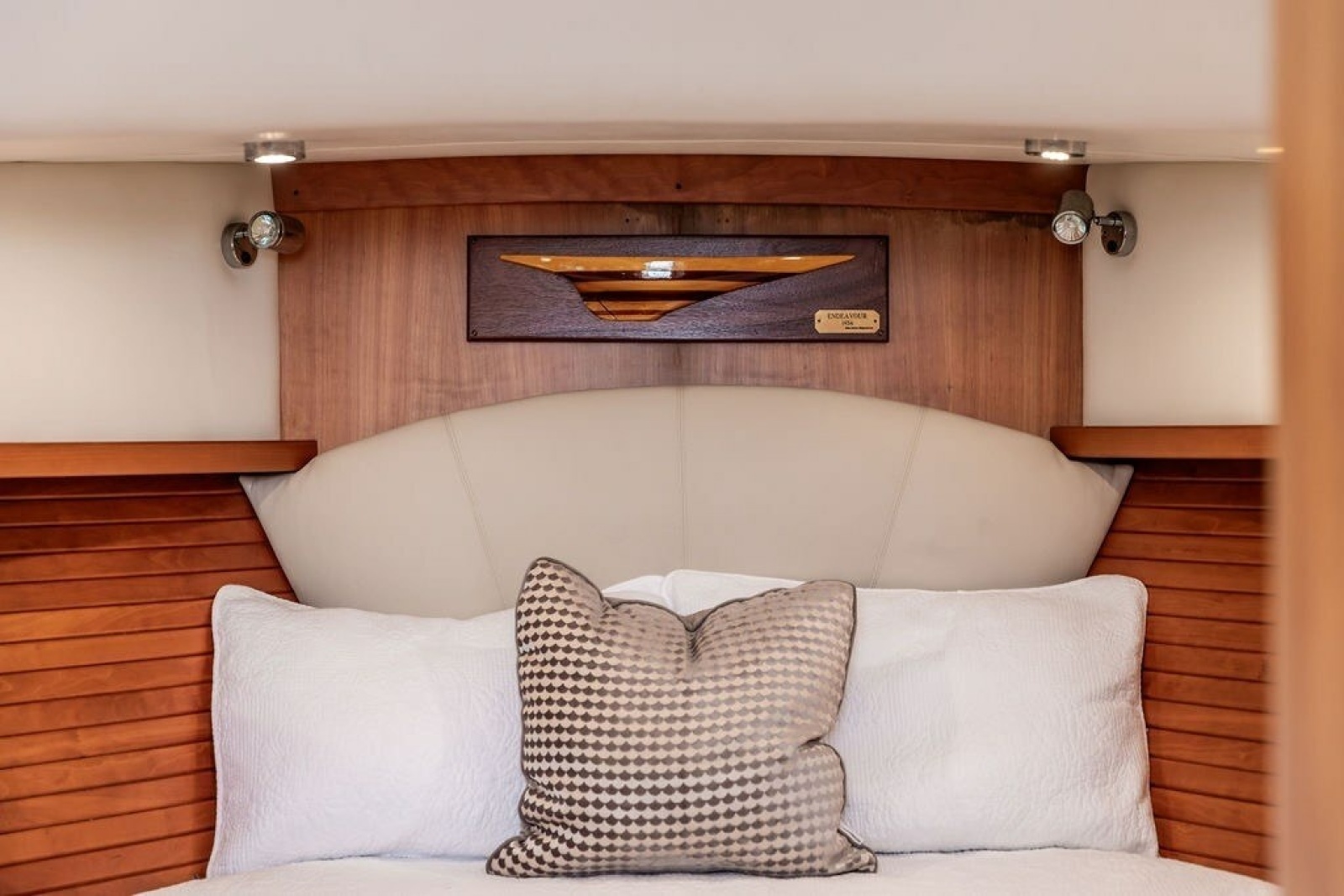 2007 Legacy Yachts 32