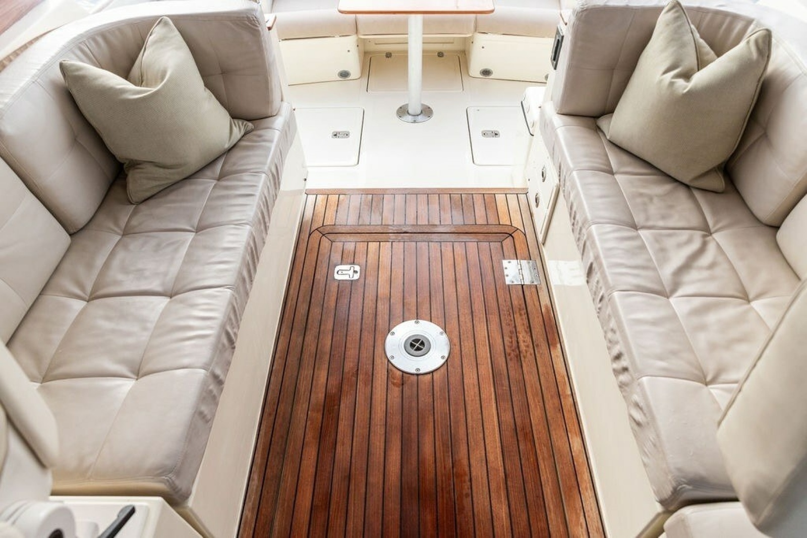 2007 Legacy Yachts 32