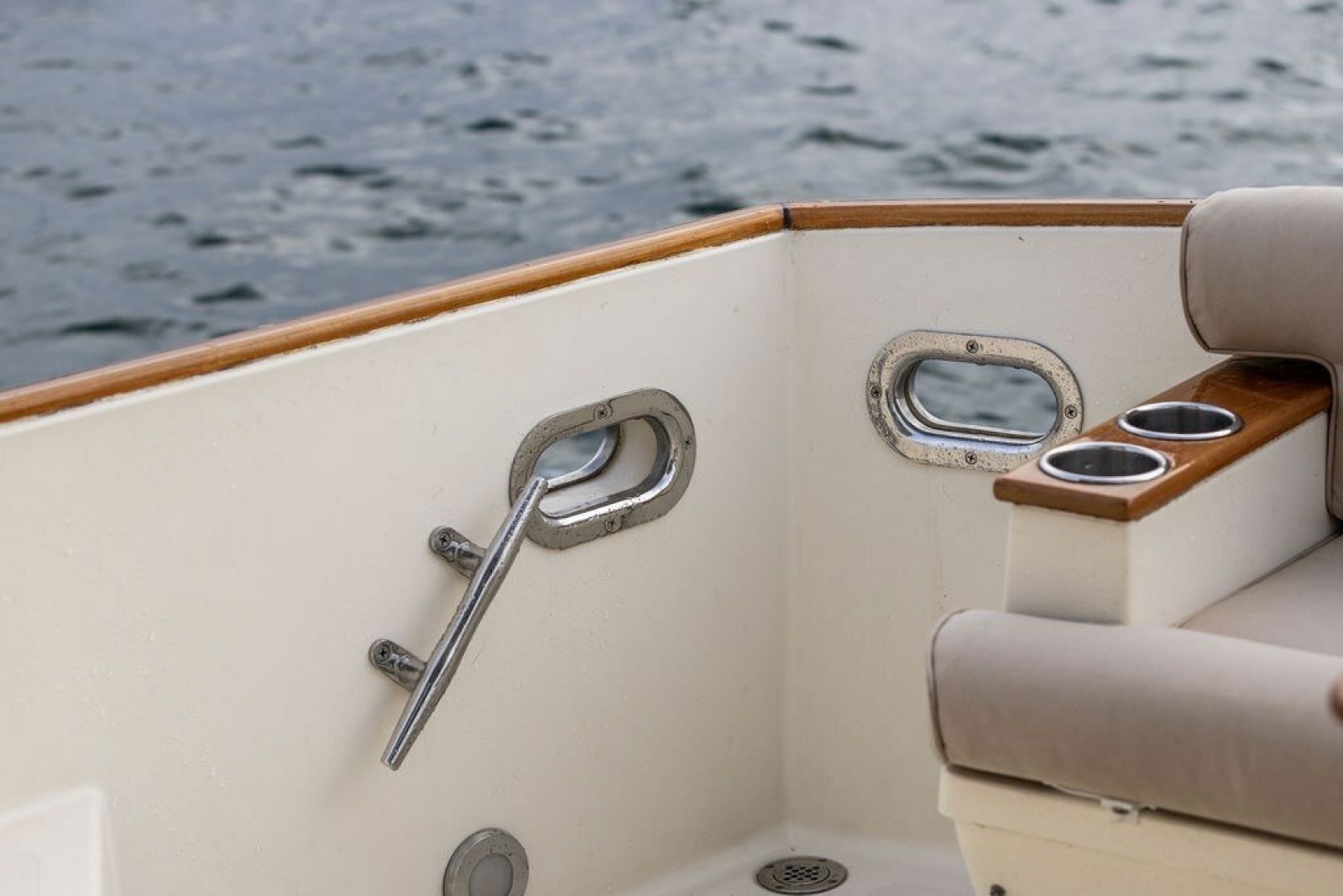 2007 Legacy Yachts 32