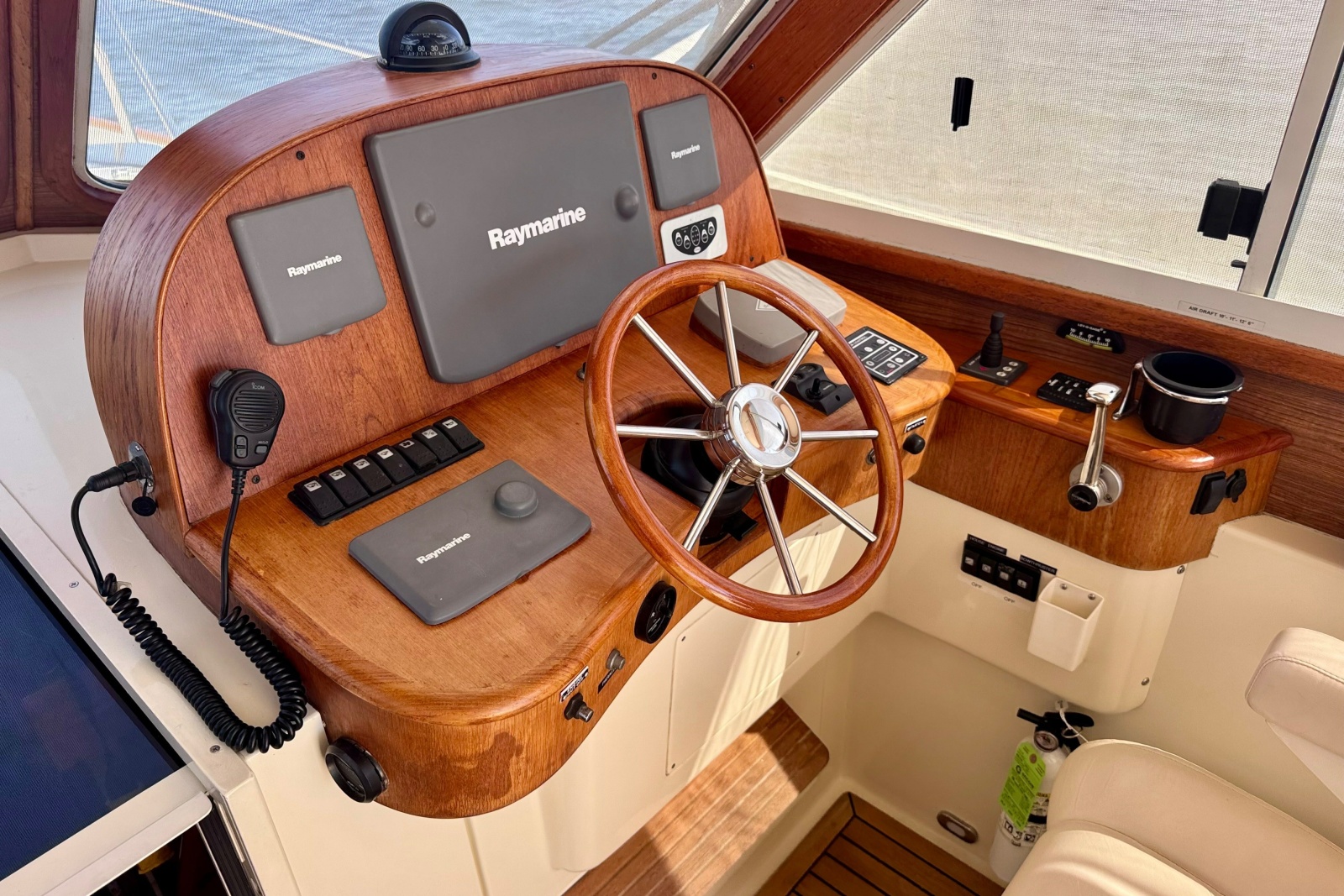 2007 Legacy Yachts 32