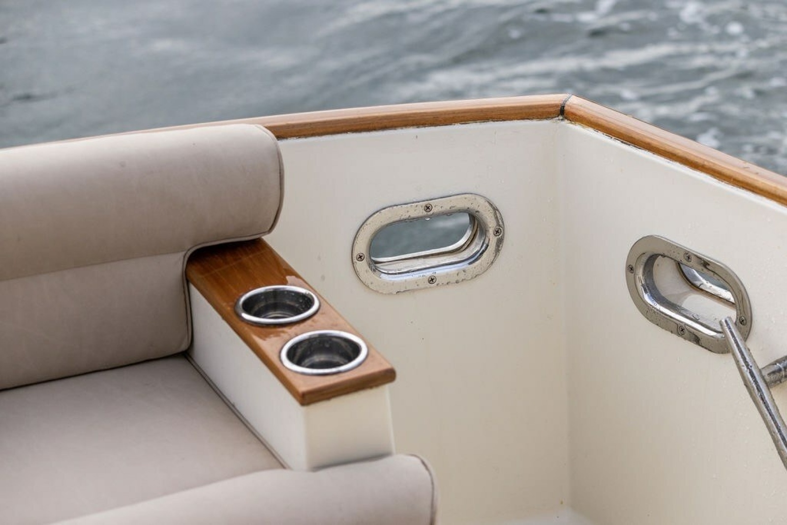 2007 Legacy Yachts 32