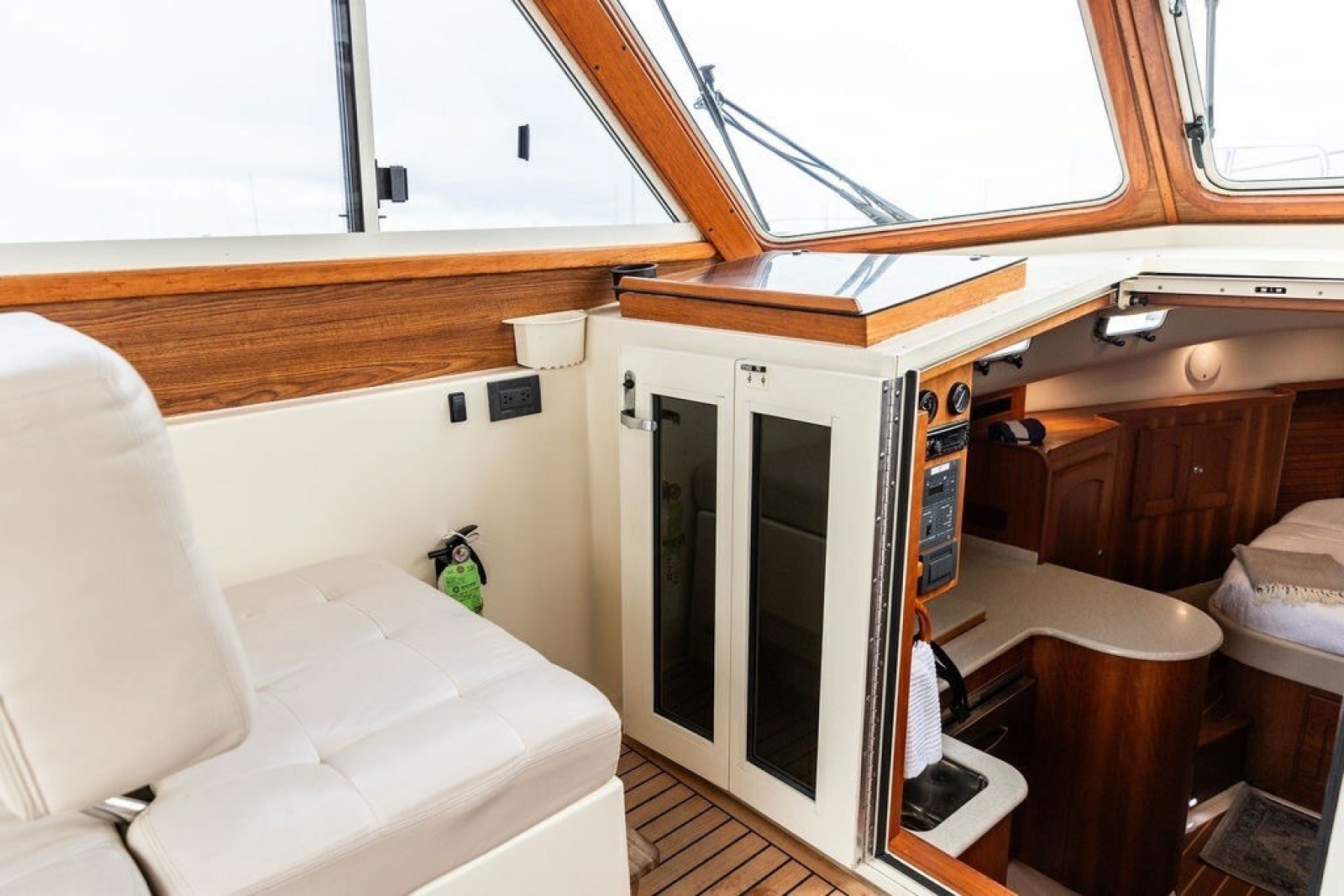 2007 Legacy Yachts 32