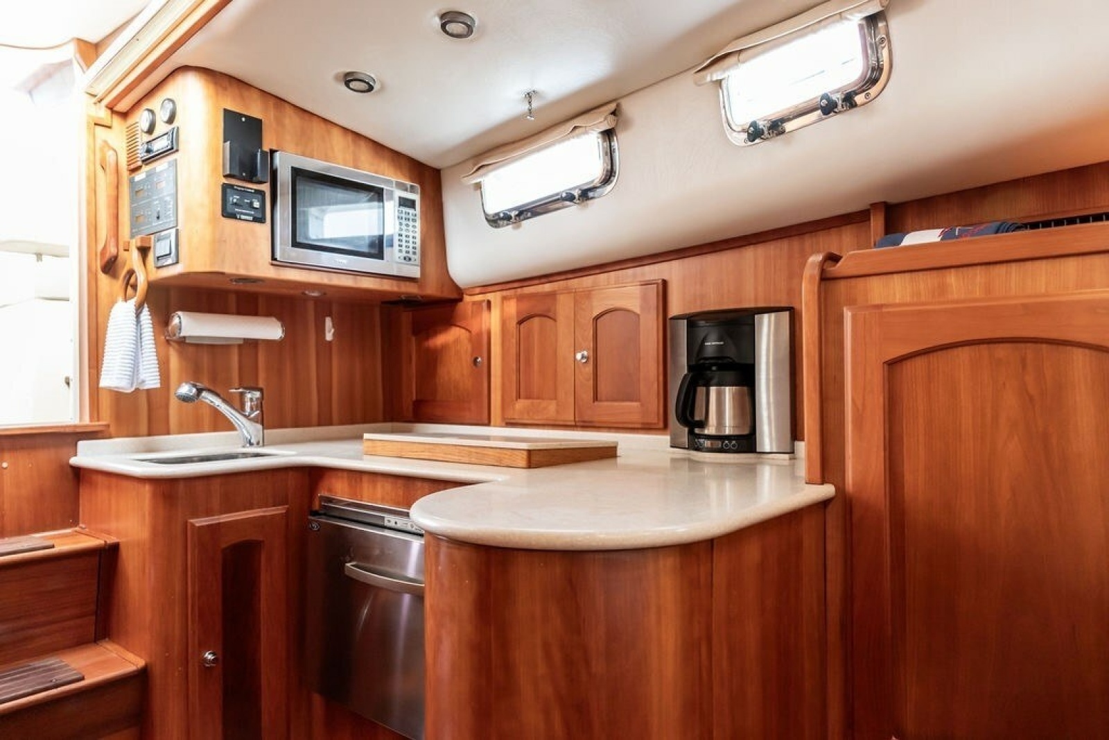 2007 Legacy Yachts 32