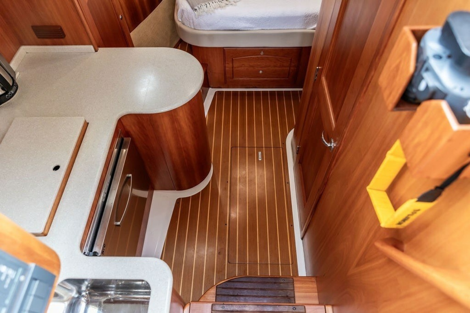 2007 Legacy Yachts 32