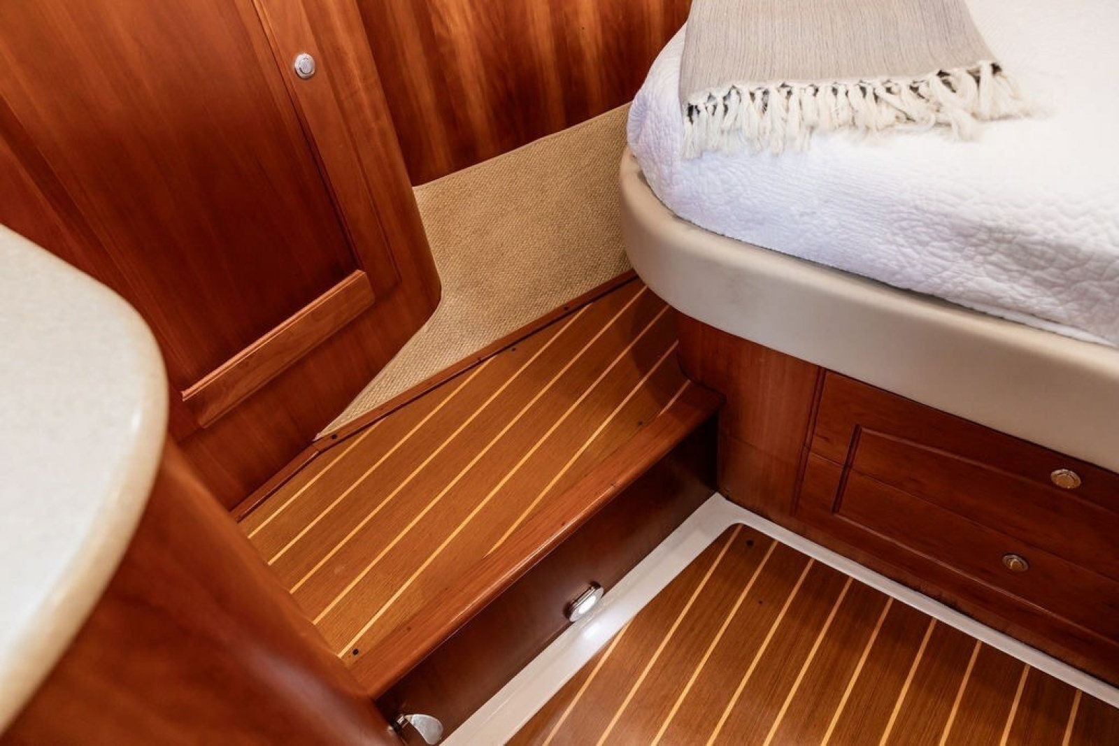 2007 Legacy Yachts 32