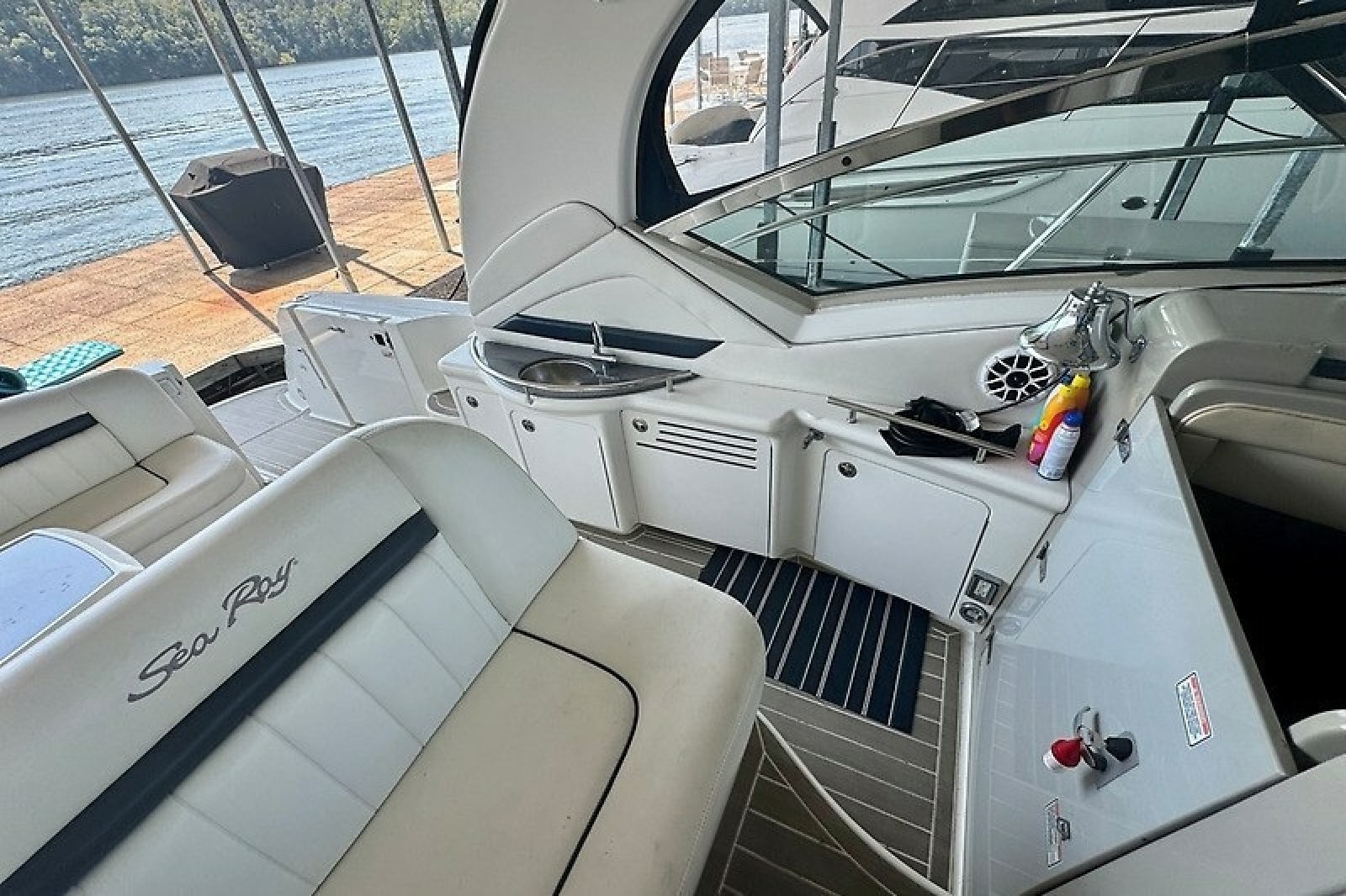 2005 Sea Ray 390 Sundancer