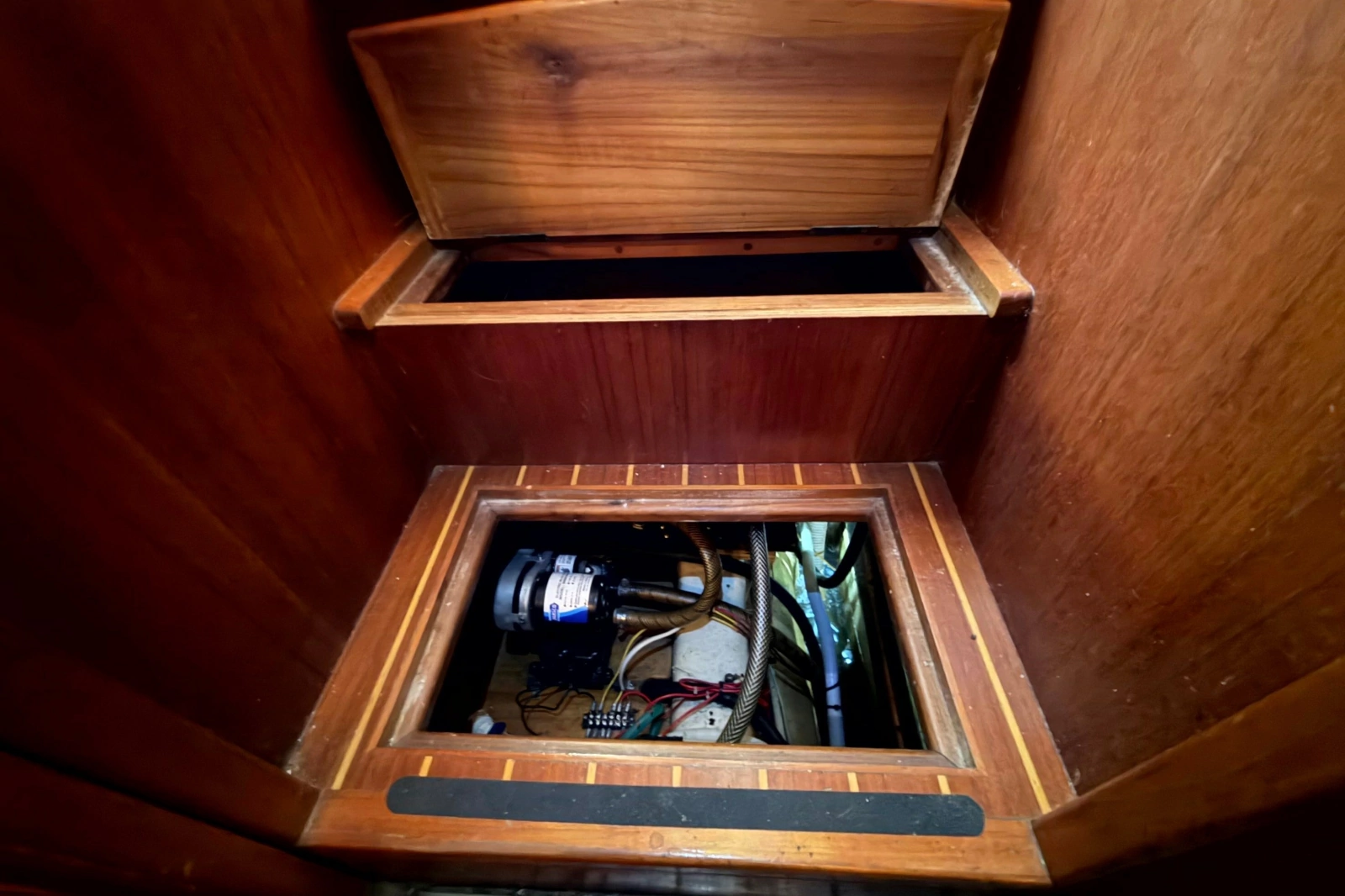1998 Heritage East 36 Sundeck Trawler