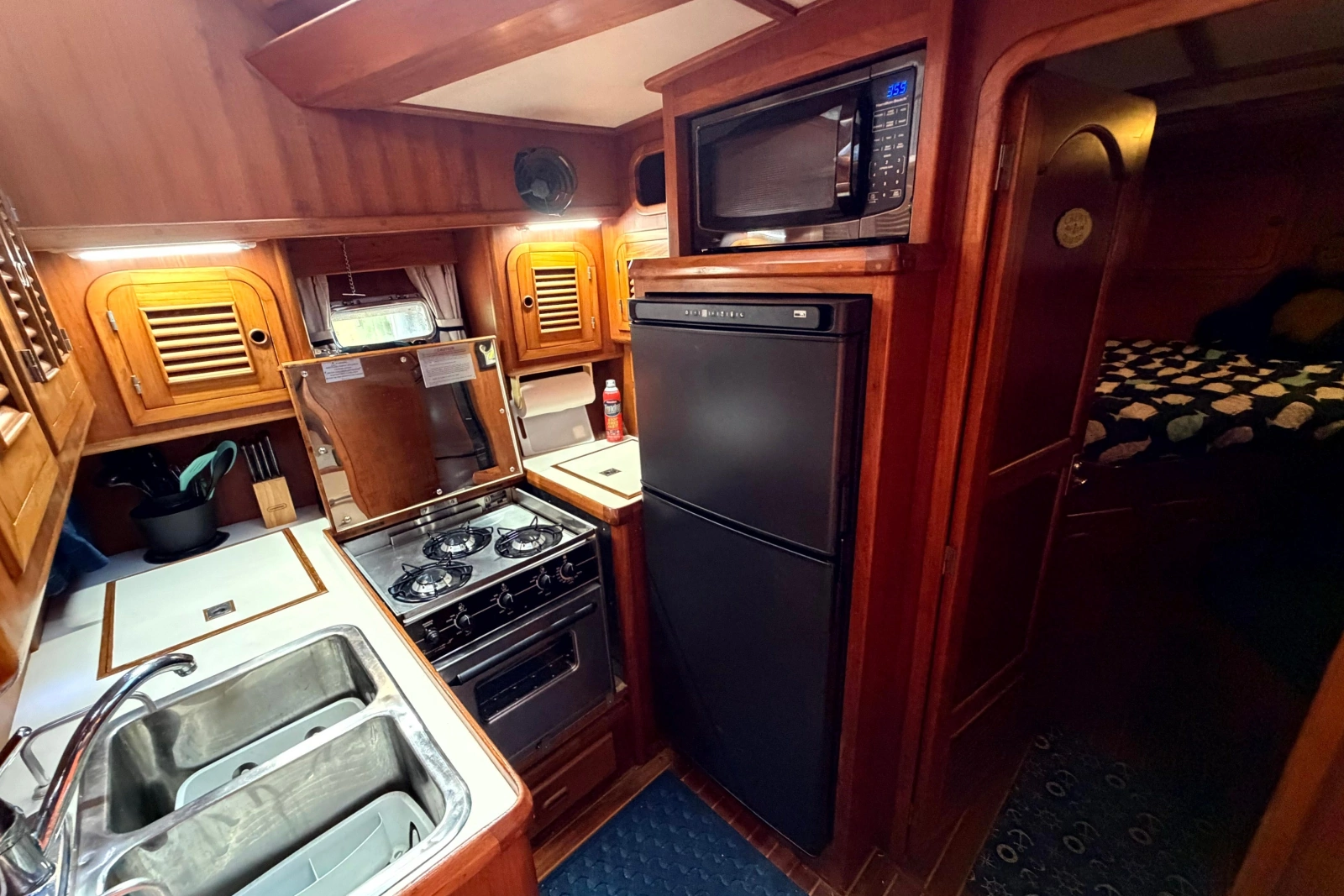 1998 Heritage East 36 Sundeck Trawler