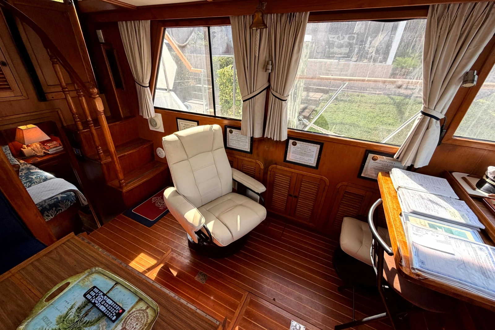 1998 Heritage East 36 Sundeck Trawler