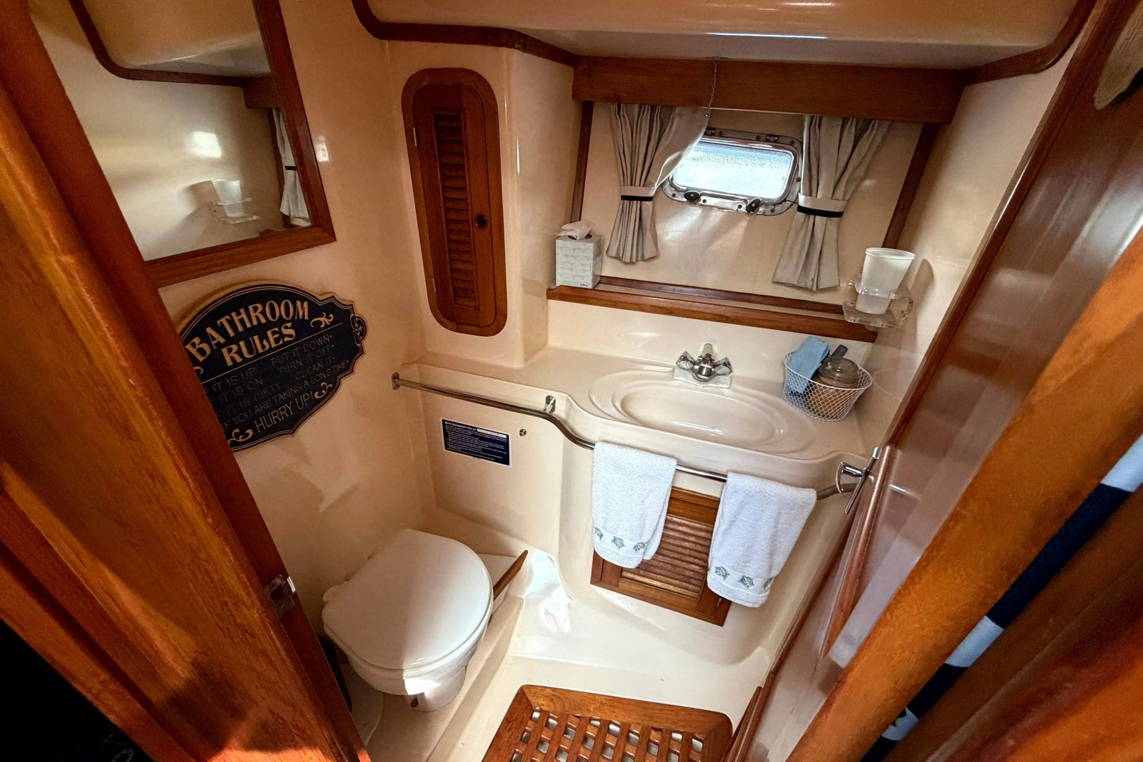 1998 Heritage East 36 Sundeck Trawler