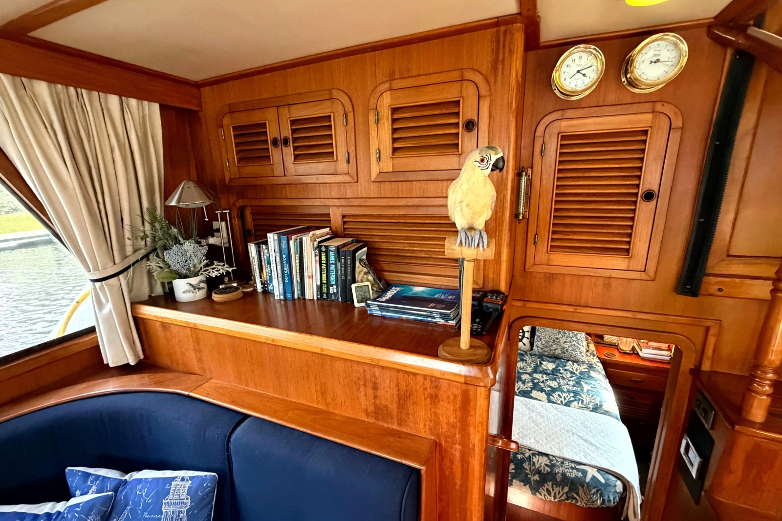 1998 Heritage East 36 Sundeck Trawler