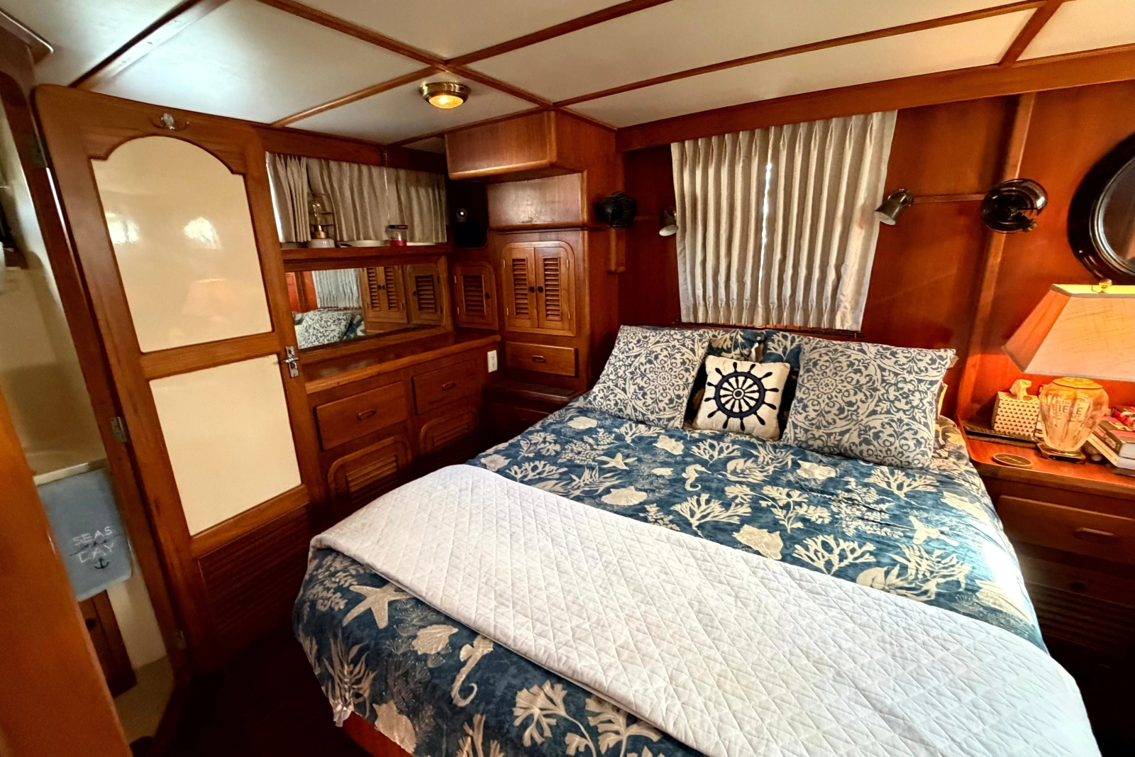 1998 Heritage East 36 Sundeck Trawler