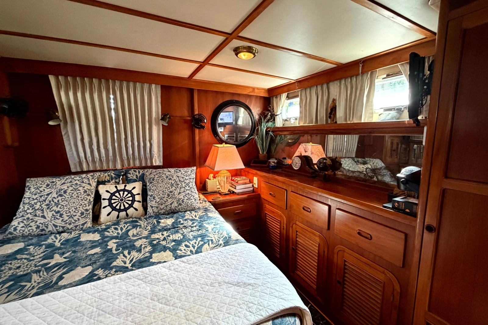 1998 Heritage East 36 Sundeck Trawler