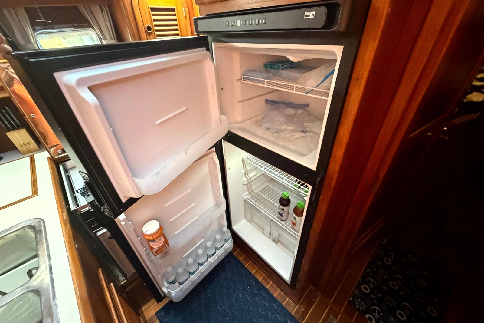 1998 Heritage East 36 Sundeck Trawler