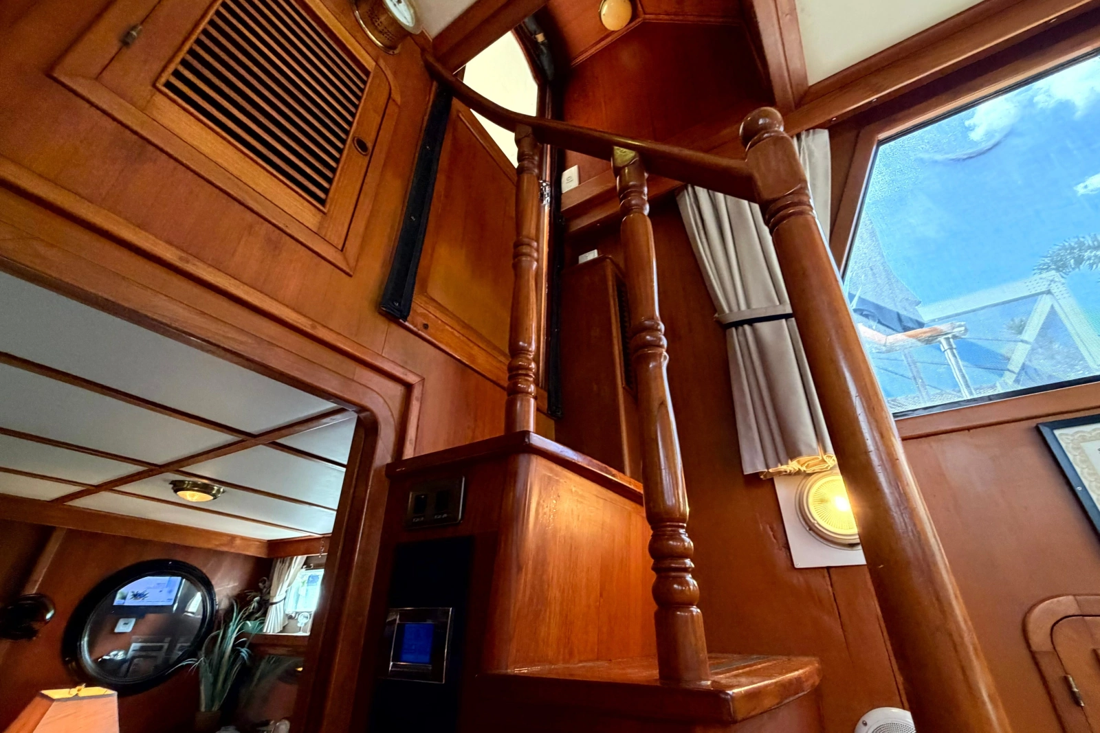 1998 Heritage East 36 Sundeck Trawler