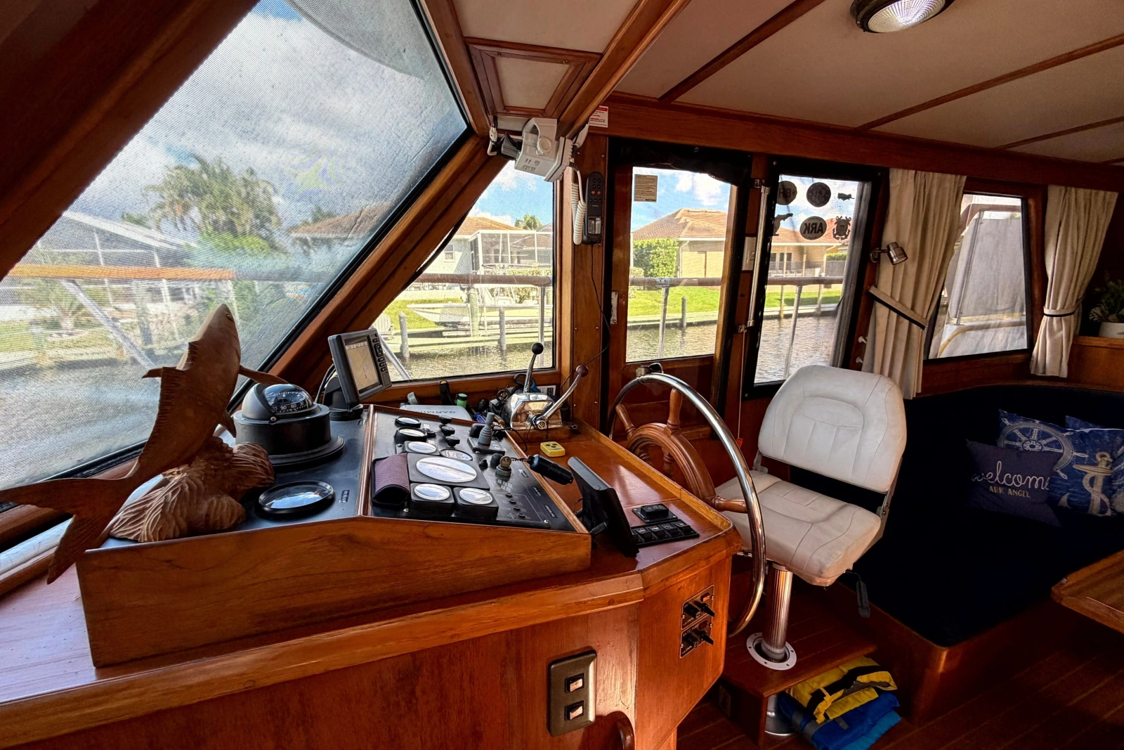 1998 Heritage East 36 Sundeck Trawler