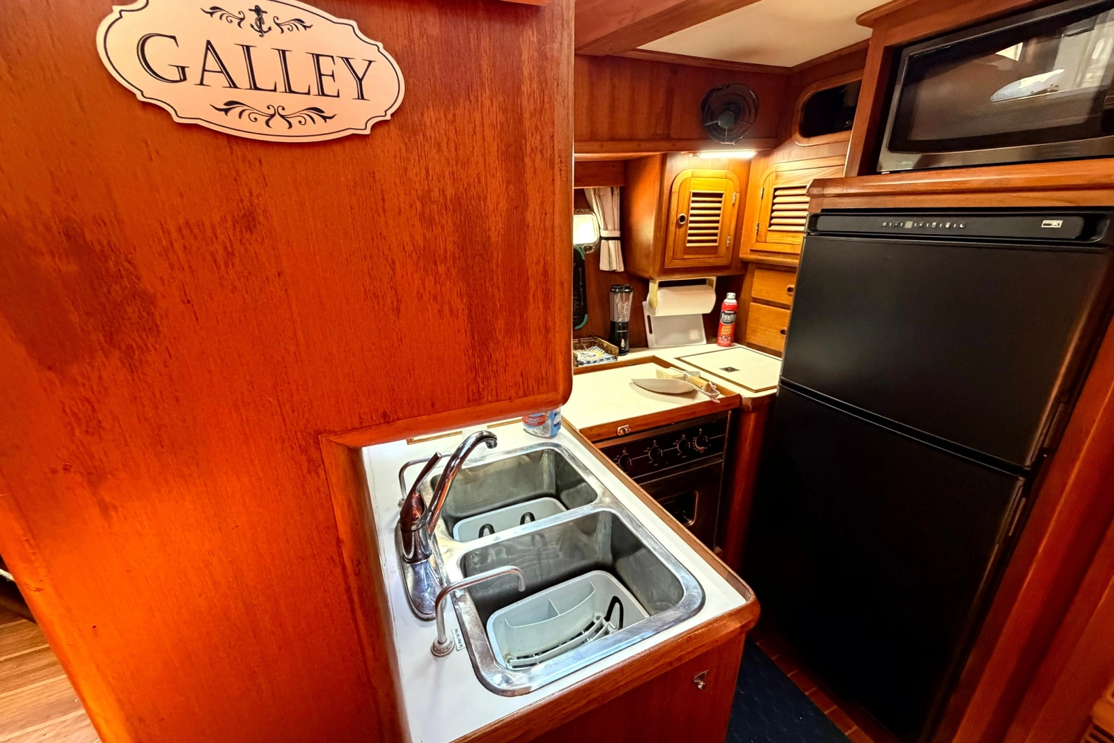 1998 Heritage East 36 Sundeck Trawler