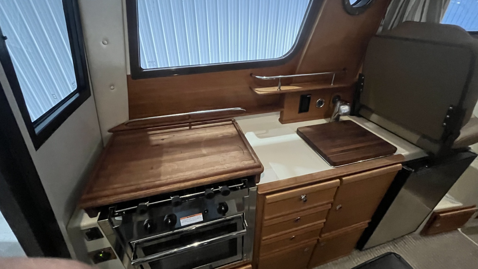 2022 Ranger Tugs R27