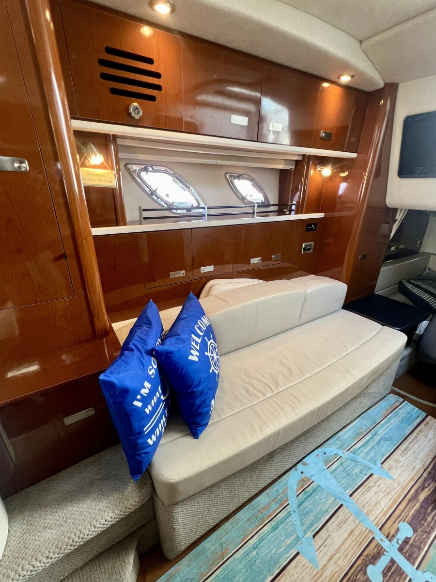 2010 Sea Ray 33 Sundancer