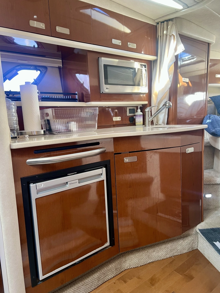 2010 Sea Ray 33 Sundancer
