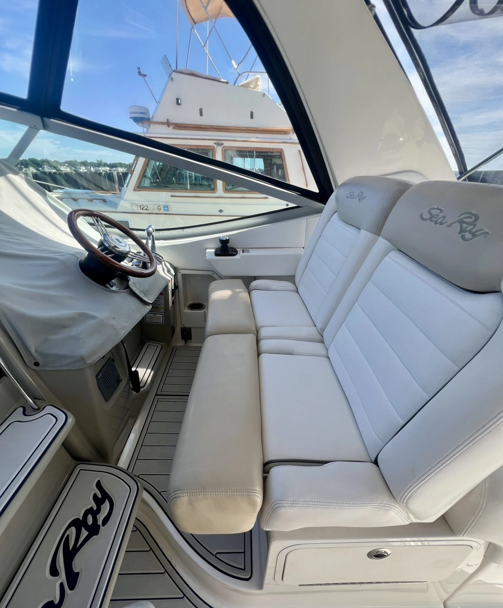 2010 Sea Ray 33 Sundancer