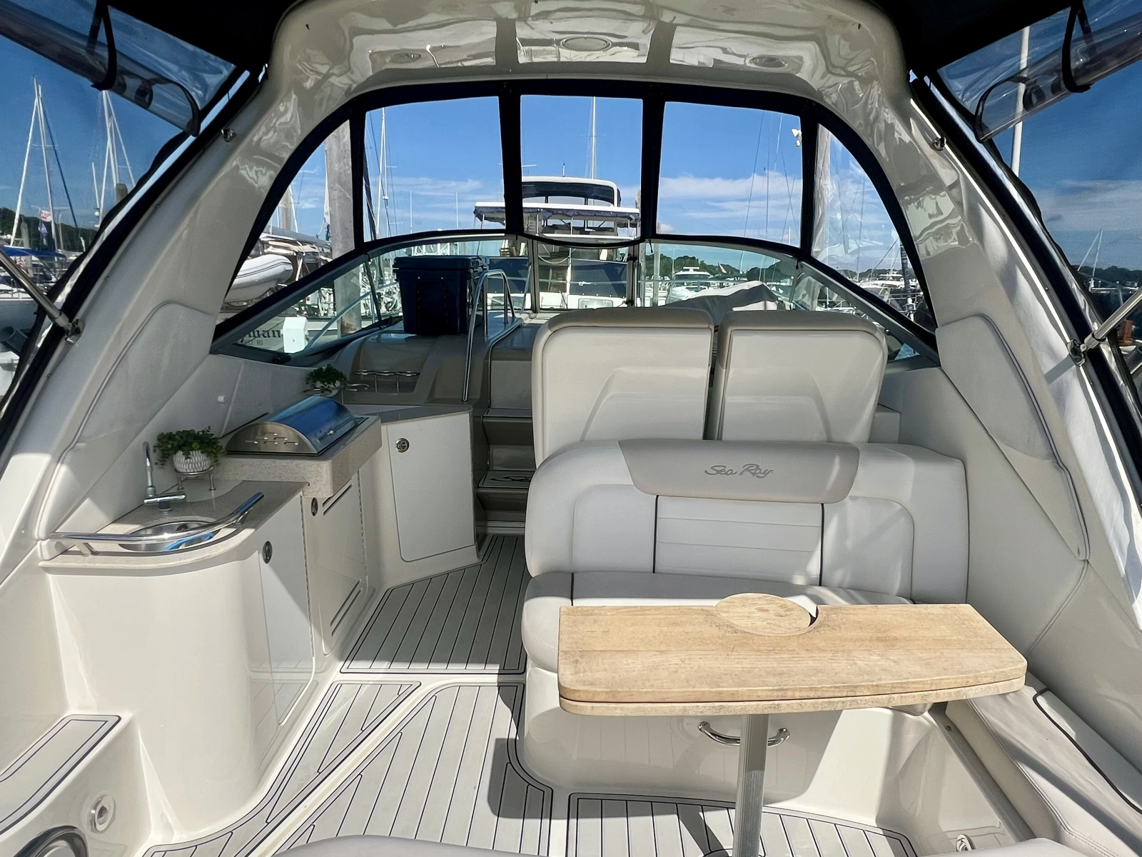 2010 Sea Ray 33 Sundancer