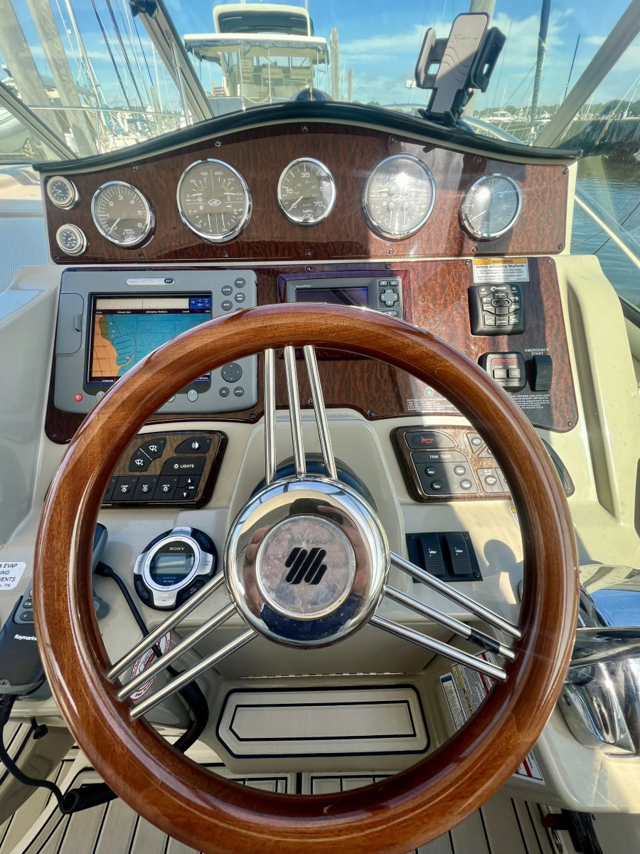 2010 Sea Ray 33 Sundancer
