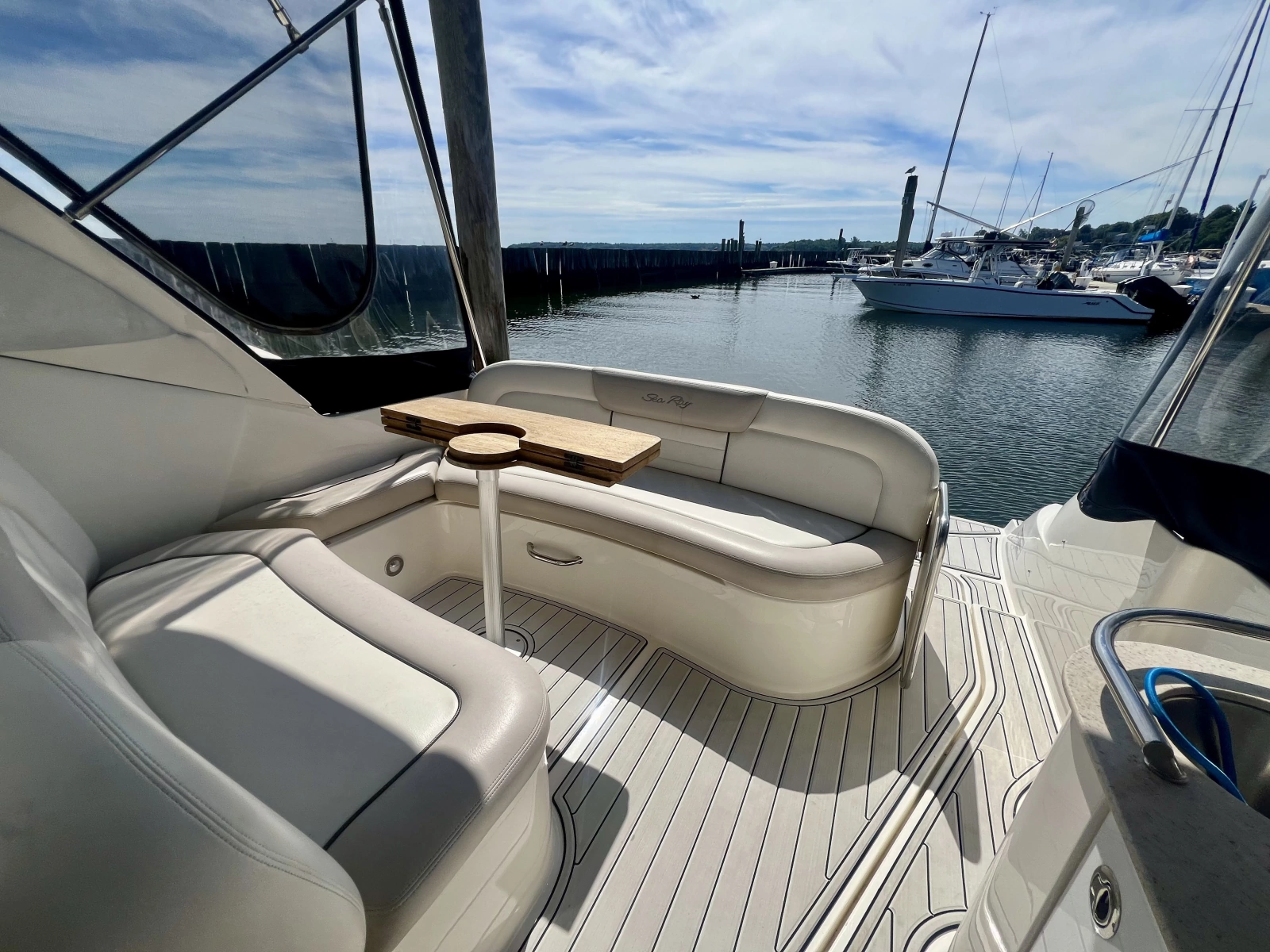 2010 Sea Ray 33 Sundancer