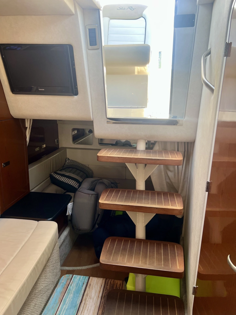 2010 Sea Ray 33 Sundancer