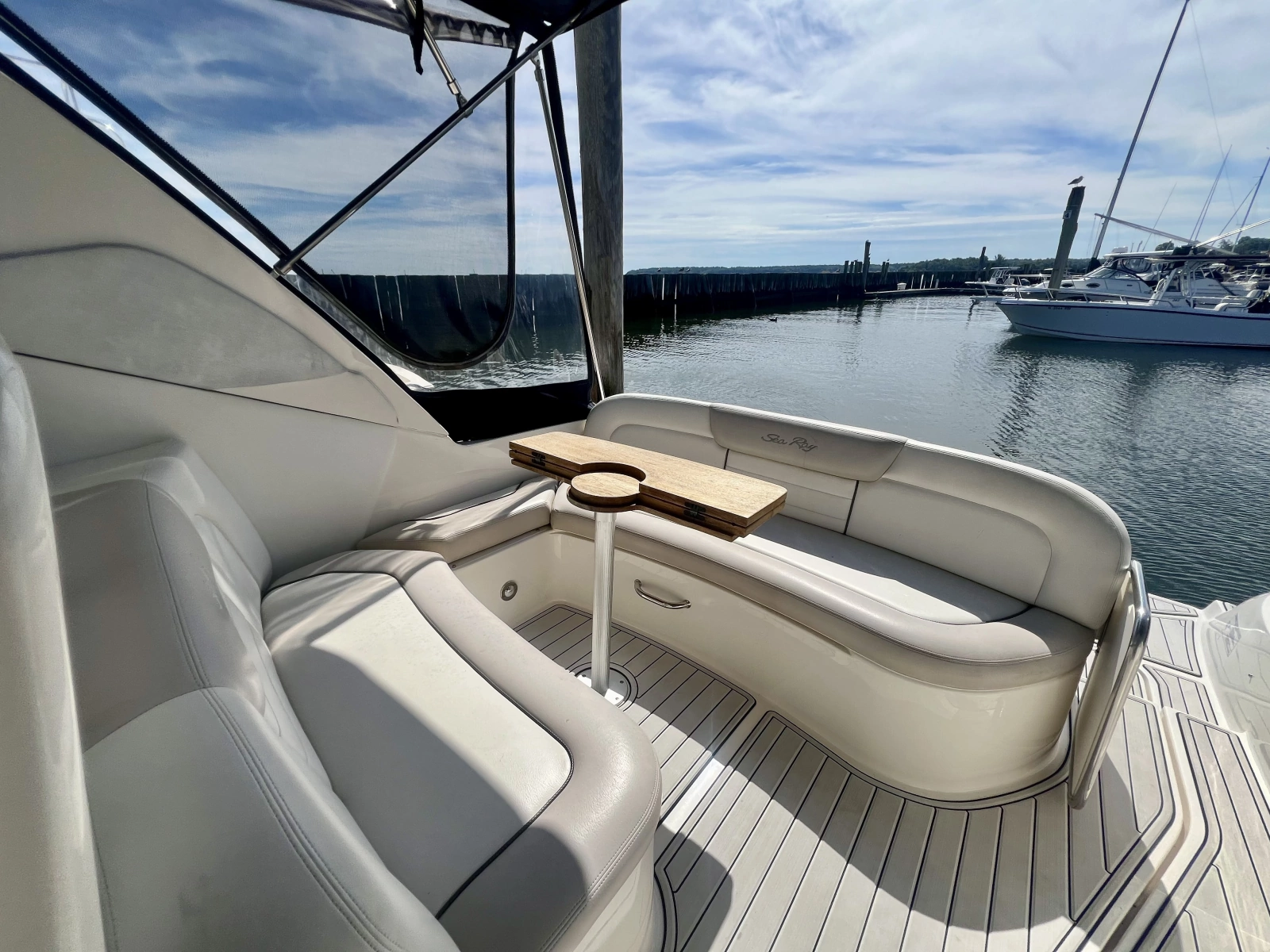 2010 Sea Ray 33 Sundancer