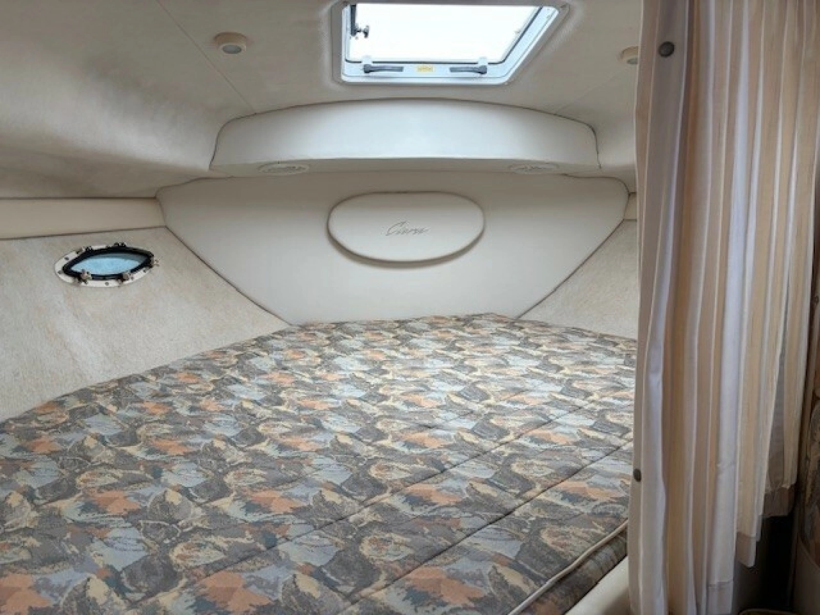 Pourhouse 32ft Bayliner Yacht For Sale