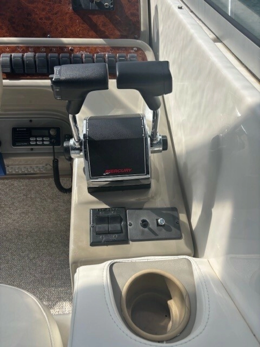 2000 Bayliner 3055 Ciera